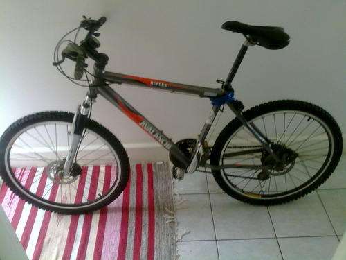 Avalanche Reflex Mountain Bike- Front suspension and disk brakes