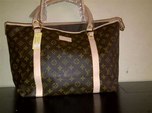 100 % LOUIS VUITTON