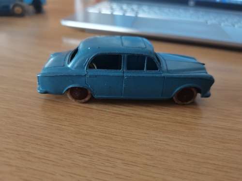 Dinky Peugeot 403