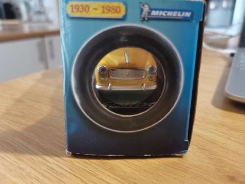 Solido Peugeot 403 break. Michelin