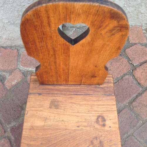 Kids solid oak table and 2 chairs  in good condition needs a clean and polish see pics.