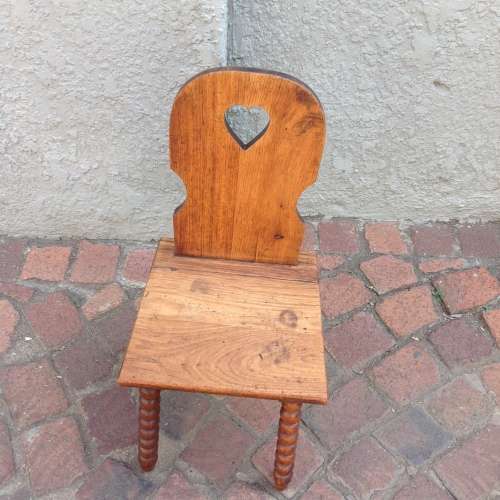 Kids solid oak table and 2 chairs  in good condition needs a clean and polish see pics.