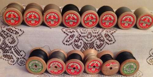 14 VINTAGE LARGE WOODEN COTTON REELS.SEE PICTURE