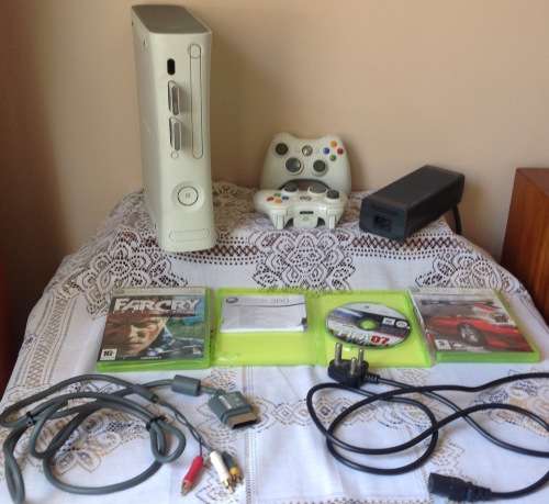 XBOX360 CONSOLE PLUS  AC ADAPTER 2 WIRELESS CONTROLS AND 3 GAMES IN MINT CONDITION