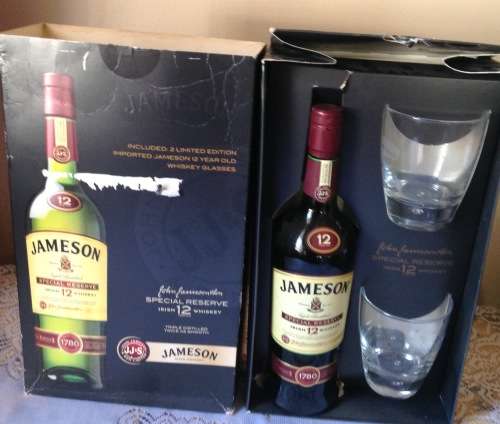 21 BOTTLES OF ASSORTED WHISKEY UP FOR GRABS . SEE PICTURES AND DESCRIPTION.