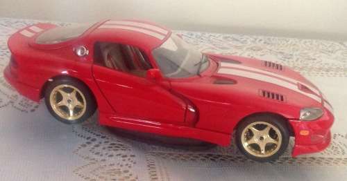 DODGE VIPER GTS COUPÉ 1997 RED WHITE STRIPES 1/18 BURAGO