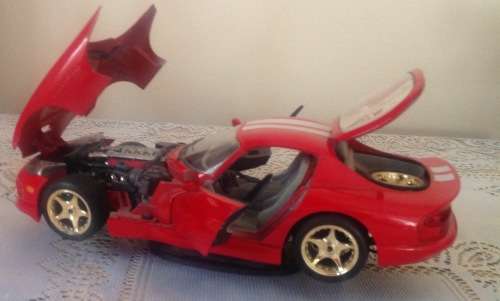 DODGE VIPER GTS COUPÉ 1997 RED WHITE STRIPES 1/18 BURAGO
