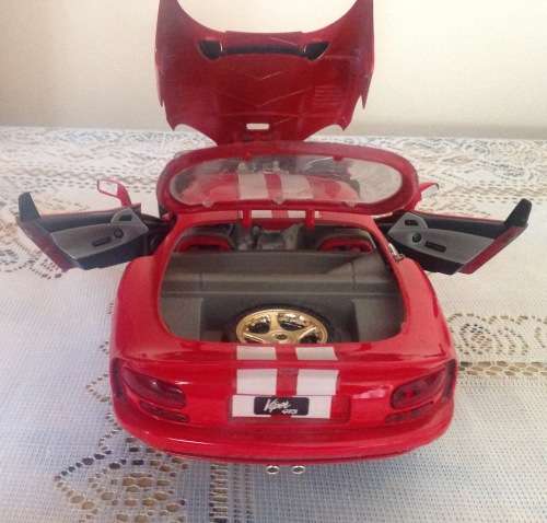 DODGE VIPER GTS COUPÉ 1997 RED WHITE STRIPES 1/18 BURAGO