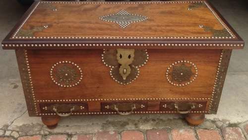 STUNNING WOOD AND BRASS KIST BOUGHT IN KENYA  ABOUT 30 YEARS AGO.