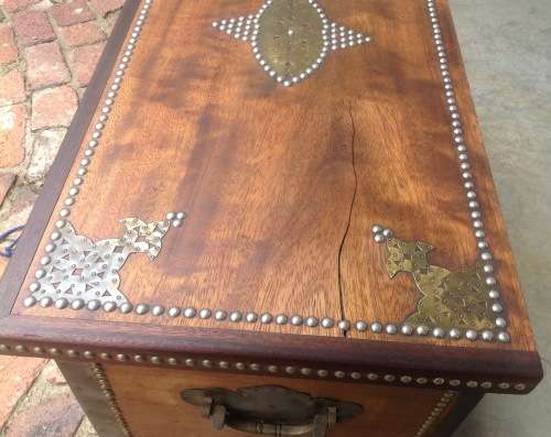 STUNNING WOOD AND BRASS KIST BOUGHT IN KENYA  ABOUT 30 YEARS AGO.