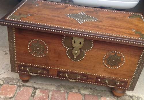 STUNNING WOOD AND BRASS KIST BOUGHT IN KENYA  ABOUT 30 YEARS AGO.