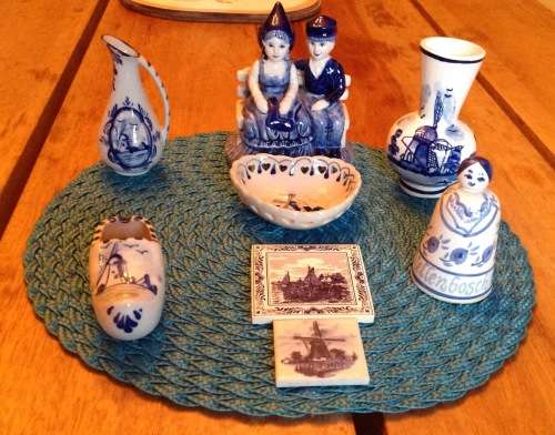 8 PIECE DELFT BLUE AND WHITE ALL IN GOOD CONDITION POSTAGE R75.