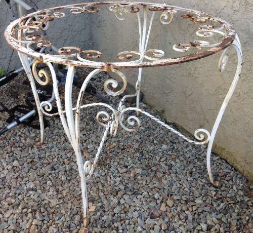 DISTRESSED ROUND WROUGHT IRON  NEEDS TLC AND GLASS TOP.