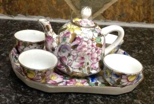 SWEET LITTLE TEA/ SAKI SET TRAY MARKED SEE PICTURES.