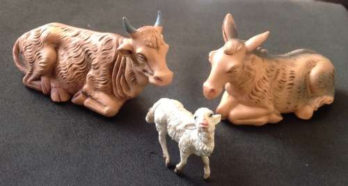 VINTAGE ITALIAN HARD PLASTIC FIGURES "" BIRTH OF JESUS"" 12 PIECES  SEE PICTURES