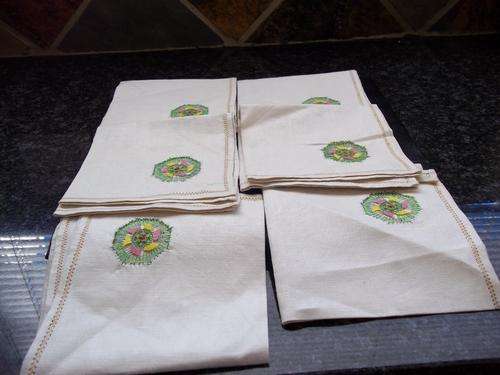 6 IRISH LINEN HAND EMBROIDED NAPKINS