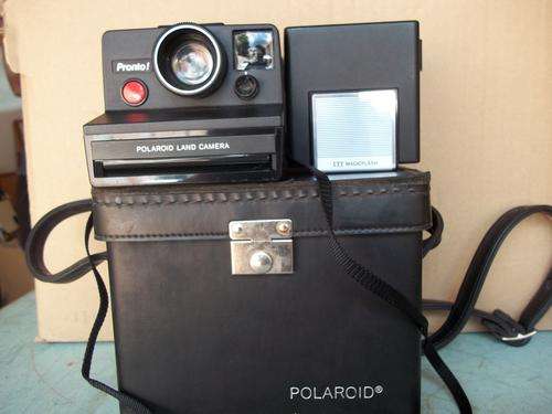 POLAROID LAND CAMERA PLUS ITT MAGIC FLASH AND CARRY CASE