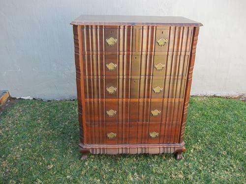 IMBUIA 6 DRAWER BALL AND CLAW CHEST OF DRAWERS IN GOOD CONDITION.