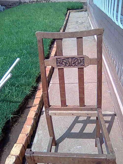 CAN YOU FIX THIS CHAIR ??????