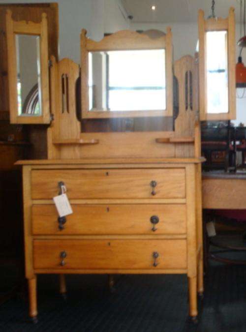 Oak Butterfly Dressing Table (Circa 1920's)