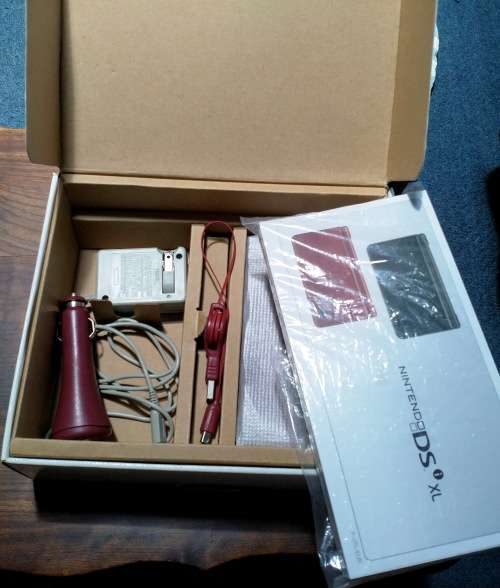 Nintendo DSi XL - (NDS) - including MT Cart (Gateway compatible) and SD cards