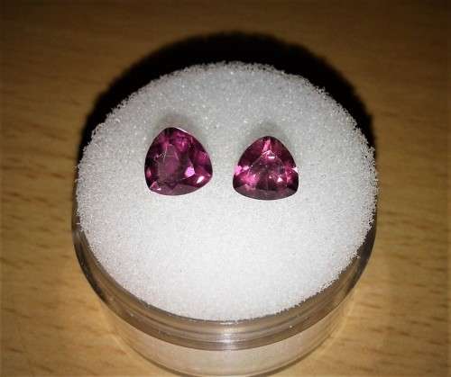 Rhodolite Garnet pair 1ct each