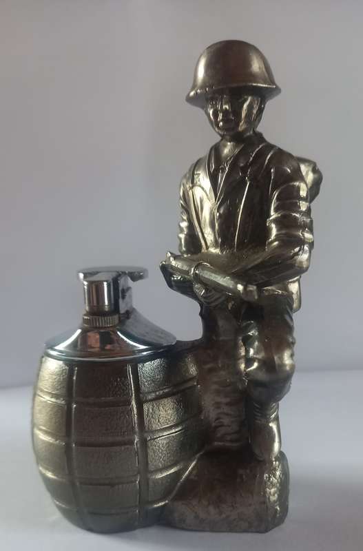 Vintage table lighter
