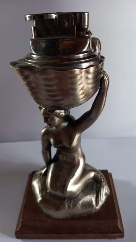 Vintage table lighter