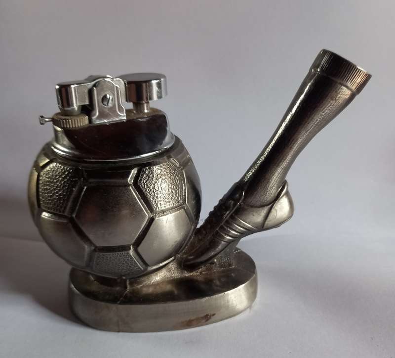 Vintage table lighter
