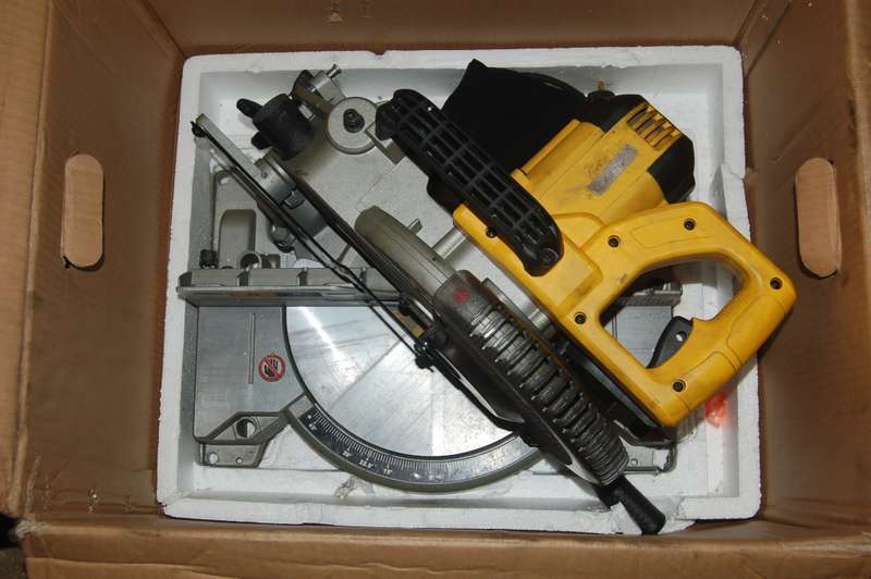 DE WALT COMPOUND MITRE SAW PRICE NOW REDUCED