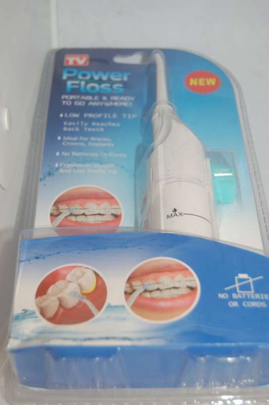 POWER FLOSS - A MOST USEFUL ORAL HEALTHCARE DEVICEWITH SIMPLE HAND PUMP ACTION - NO BATTERIES NEEDED