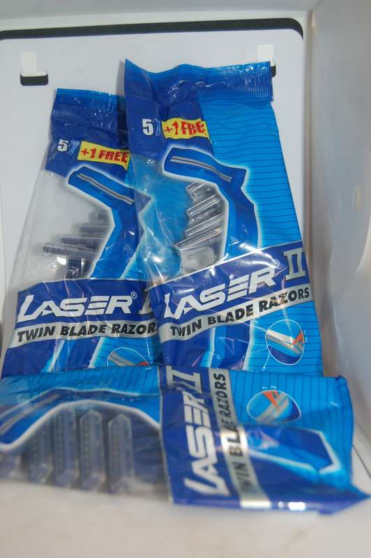 LAZER 2 TWIN BLADE RAZOR (6 RAZORS IN THE PACK)