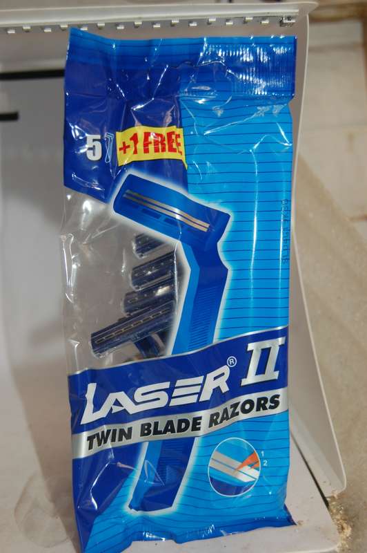LAZER 2 TWIN BLADE RAZOR (6 RAZORS IN THE PACK)