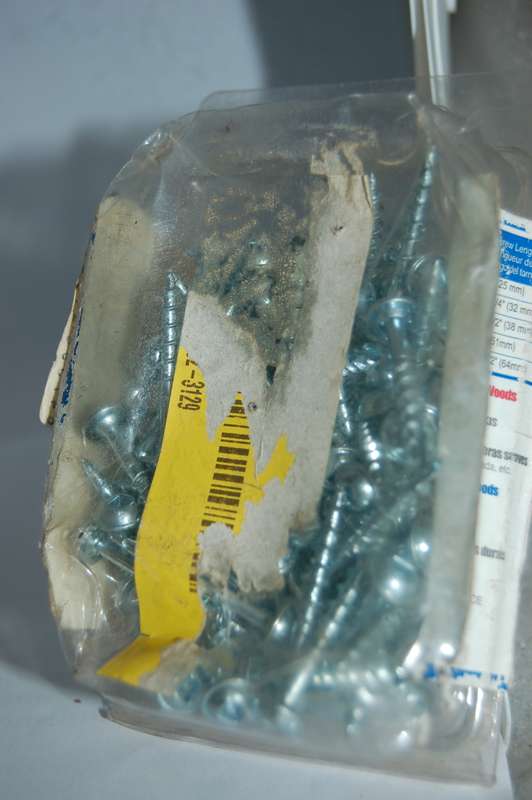 ZINC COATED 1 1/4 INCH SCREWS NEW APPROX 90 PIECES