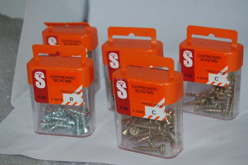 CHIPBOARD SCREWS IN BOXES OF 4MM BY 16MM,20MM,25MM,30MM,40MM LENGTHS 20 PIECES PER BOX