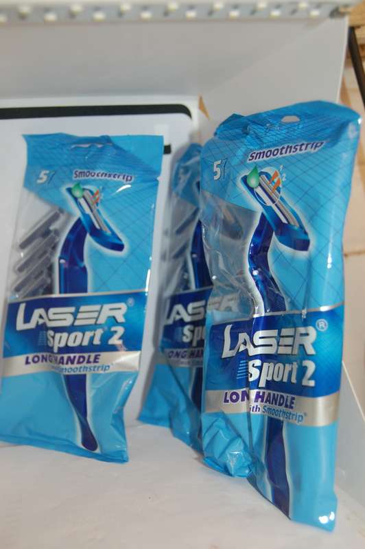 LASER SPORT 2 -TWIN BLADE RAZOR WITH SMOOTHSTRIP (5 RAZORS IN THE PACK)