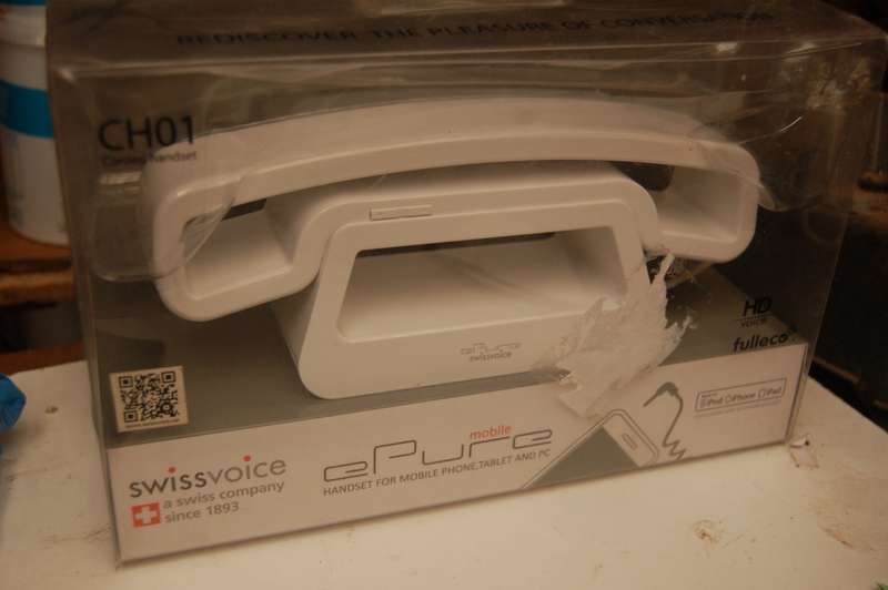SWISS MADE SOPHOISTICATED HANDSET FOR IPAD IPHONE AND PC WITH CRADLE FOR THE HANDSET