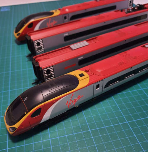 Hornby Pendolino - OO Scale - 7 car set