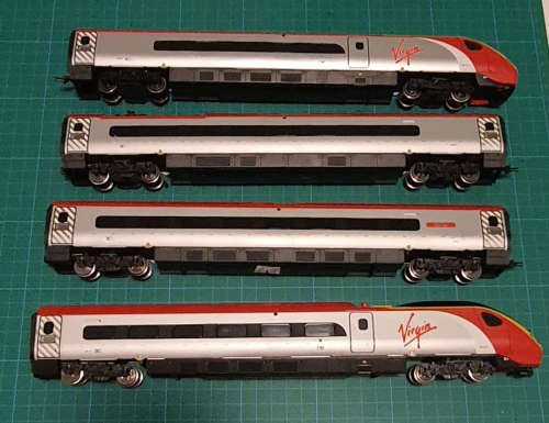 Hornby Pendolino - OO Scale - 7 car set