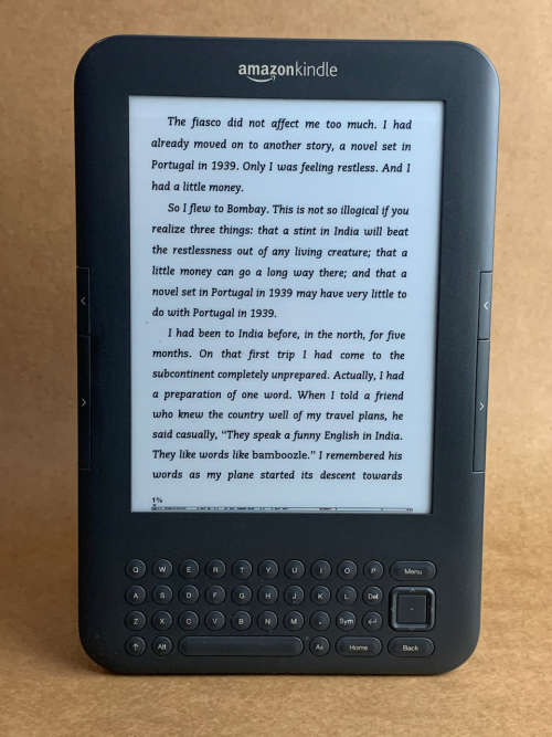 Kindle "Keyboard" Wi-Fi + 3G (3rd Generation) (Model D00901) + Cover with Built-in Reading Lamp