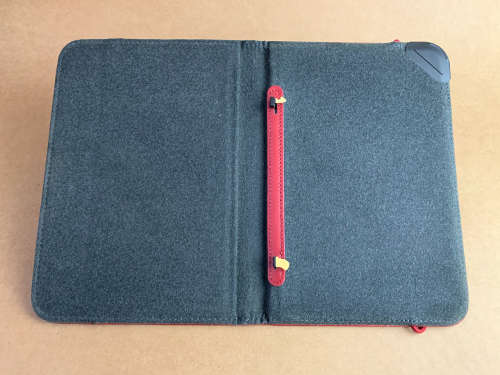 Kindle "Keyboard" Wi-Fi + 3G (3rd Generation) (Model D00901) + Cover with Built-in Reading Lamp