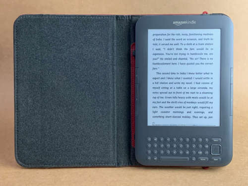 Kindle "Keyboard" Wi-Fi + 3G (3rd Generation) (Model D00901) + Cover with Built-in Reading Lamp