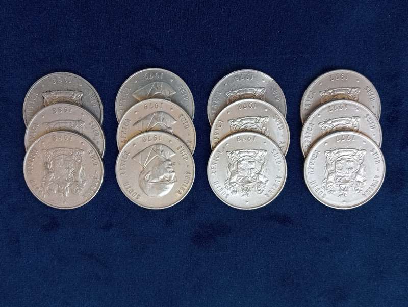 R1 - SET OF 12 COINS 3 X EACH OF 1977, 1978, 1979, 1988