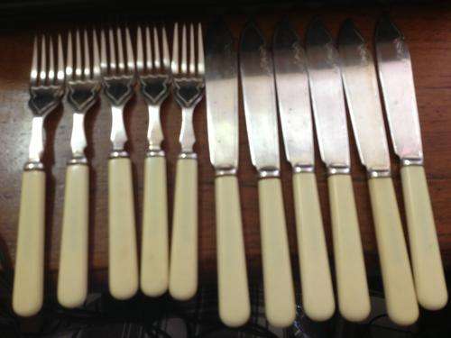 A lot of 11 bone handled fish knives and forks