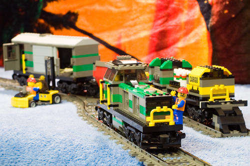 LEGO 4512 Cargo Train - Best Ever 9V Train Set (548 pieces)