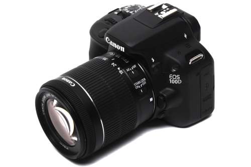 Mint condition canon 100d (18 mega pixels dslr) with 18-55 lens with 4gb mem card "better than 600d