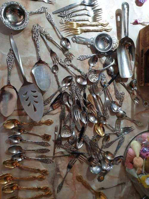 collection of spoons gold plated 24 carat etc - vintage read