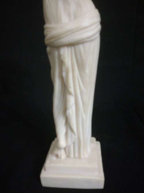 BEAUTIFUL 40cm TALL, HIGHLY DETAILED FIGURINE. View pics