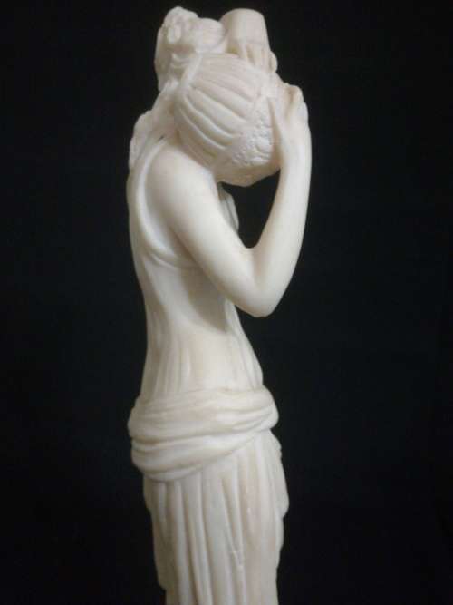 BEAUTIFUL 40cm TALL, HIGHLY DETAILED FIGURINE. View pics