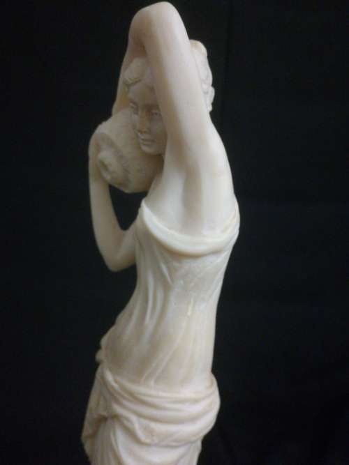 BEAUTIFUL 40cm TALL, HIGHLY DETAILED FIGURINE. View pics